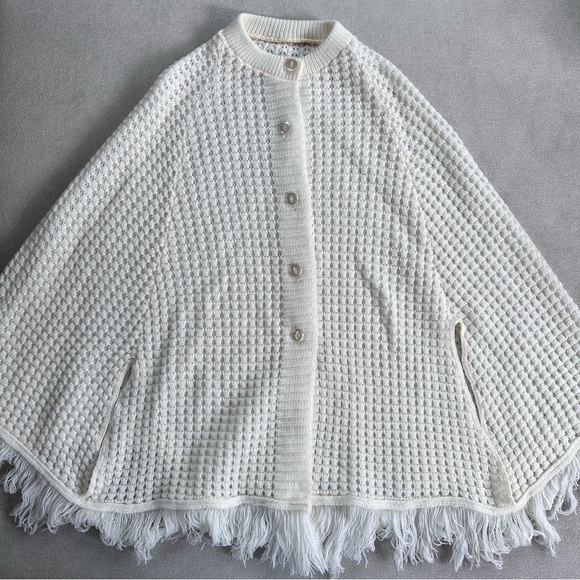 Vintage Knit Poncho Sweater with Fringe. Cream. One size. - Picture 6 of 8